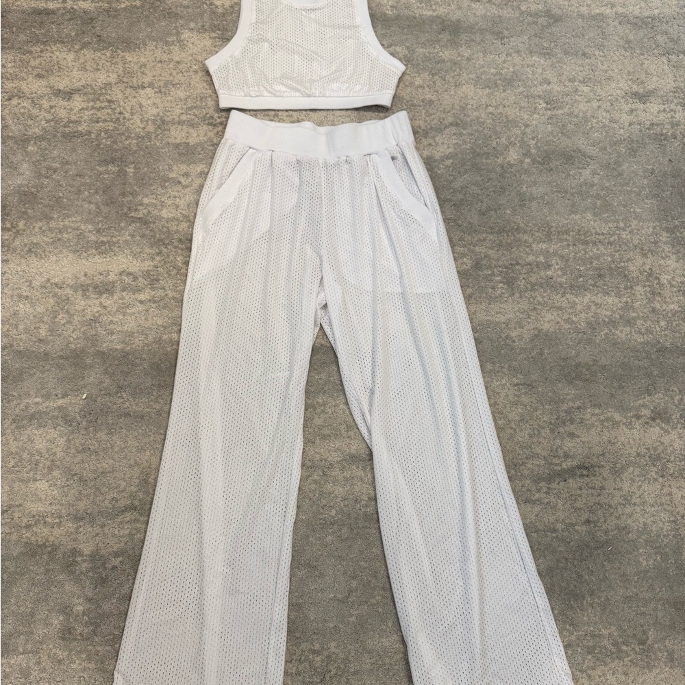ALO Yoga White Mesh Wide Leg Set- size XS